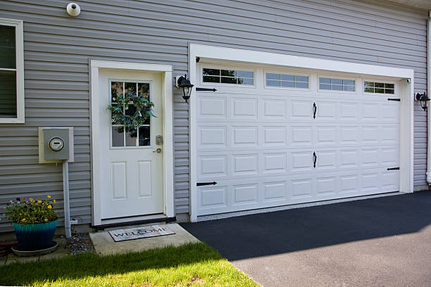24/7 Emergency Garage Door Panel Replacement experts in Limestone Creek, FL
